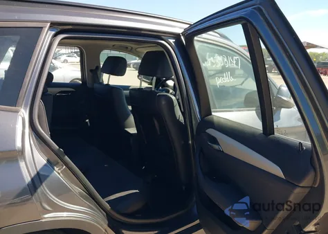 2015 BMW X1 xDrive28I z USA, uszkodzony, nr VIN WBAVL1C56FVY34809